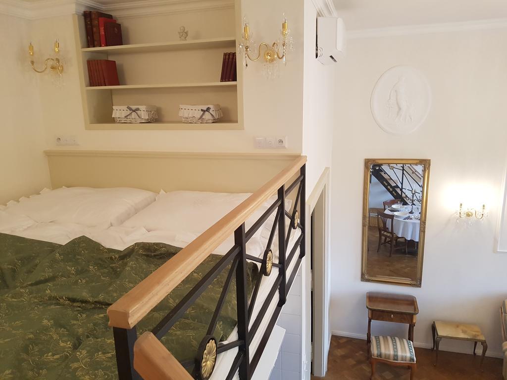Charles Apartment Прага Екстериор снимка