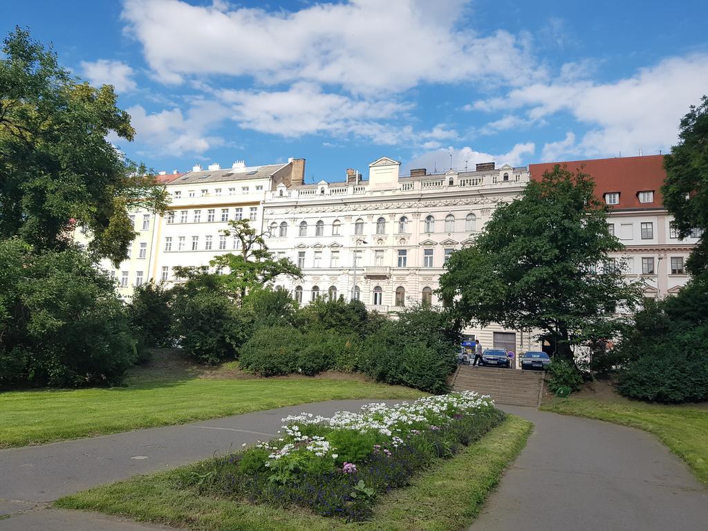 Charles Apartment Прага Екстериор снимка