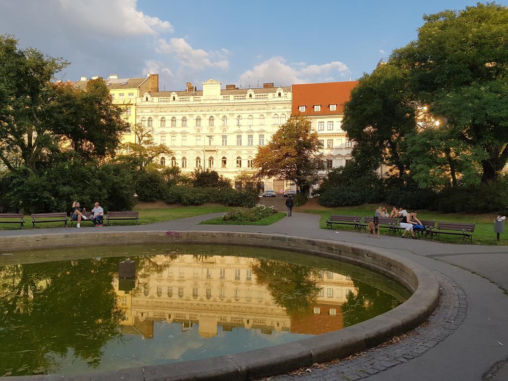 Charles Apartment Прага Екстериор снимка