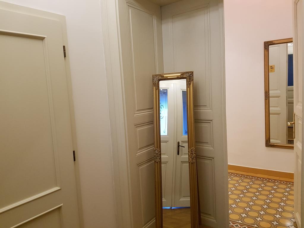 Charles Apartment Прага Екстериор снимка